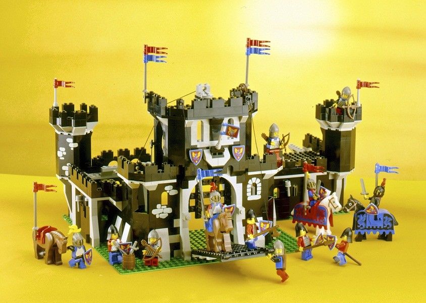 lego black monarch's castle