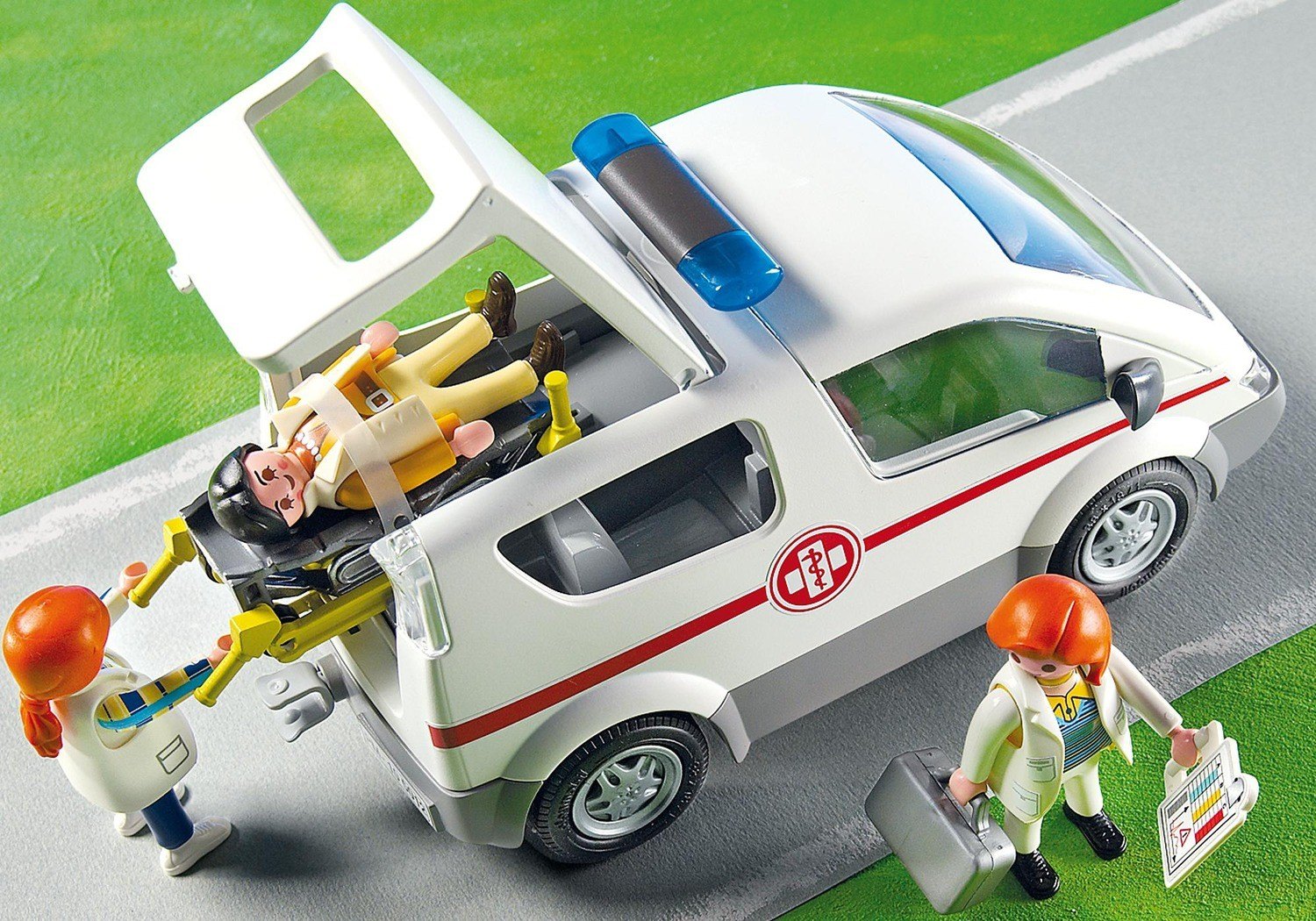 playmobil 5012 medical centre and ambulance