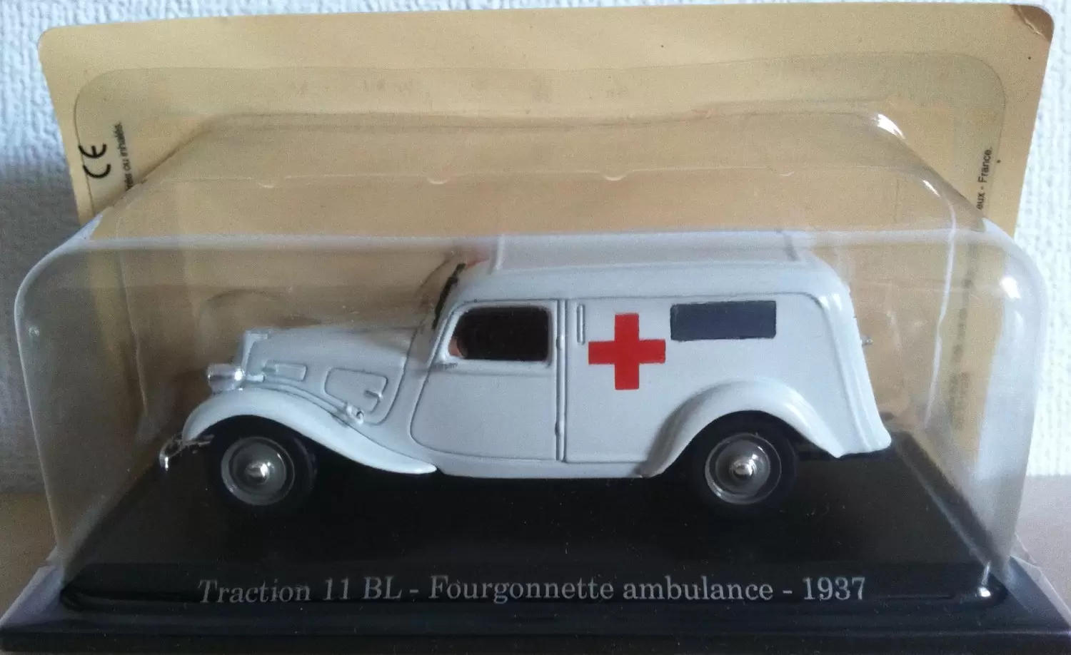 Voitures La Saga des TRACTION Citroën - Editions Atlas - La Traction 11BL Fourgonnette Ambulance de 1937