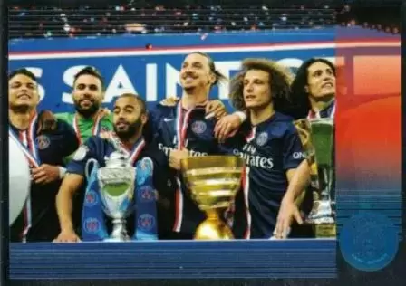 Paris Saint-Germain (PSG) 50 ans - 2021 - 2015 - PSG parade avec ses quatre trophées