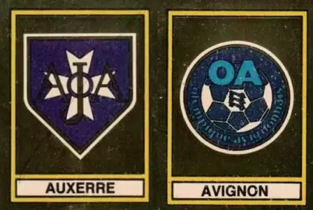 Football 79 en Images - Ecusson A.J. Auxerre / Olympique Avignon - Deuxieme Division (Groupe A)
