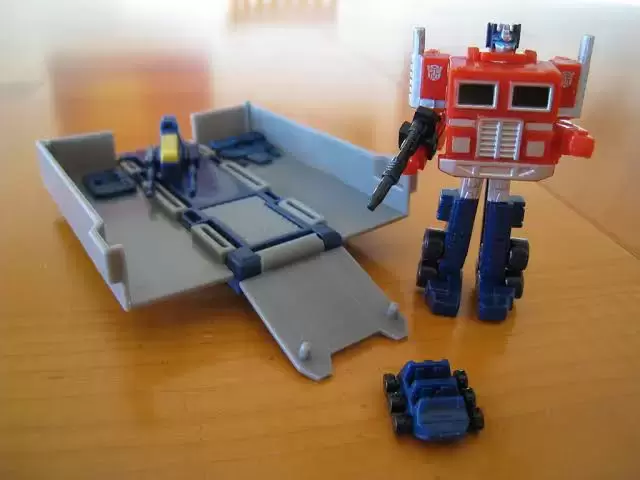 World\'s Smallest Transformers - Takara WST World\'s Smallest Transformers Optimus Prime & Trailer 2003