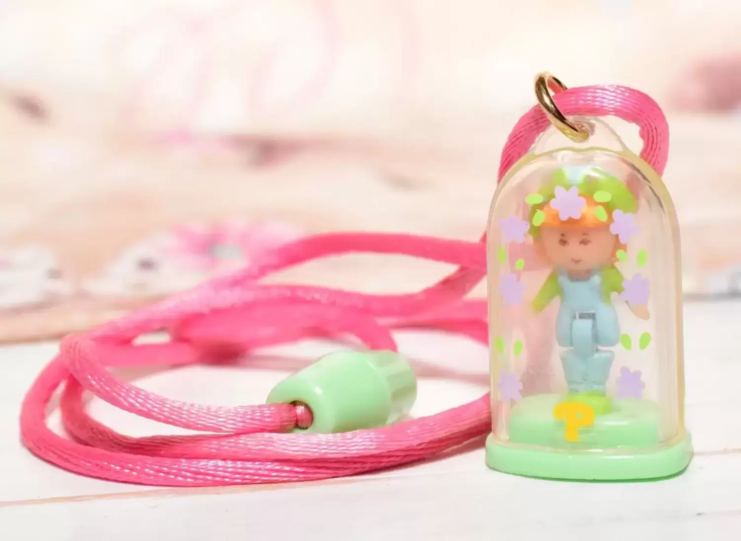 Polly Pocket (1989 - 1998) - Midge in Necklace Green Base Pink Cord