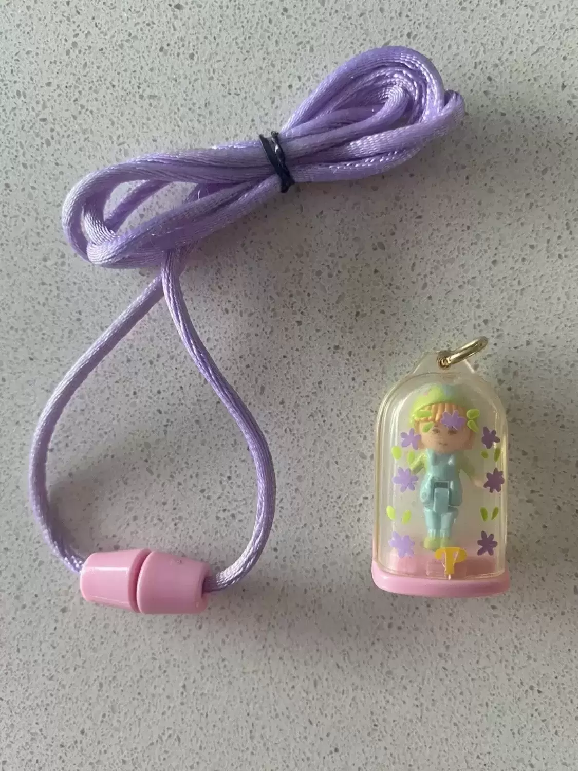 Polly Pocket (1989 - 1998) - Midge in Necklace Pink Base Purple Cord
