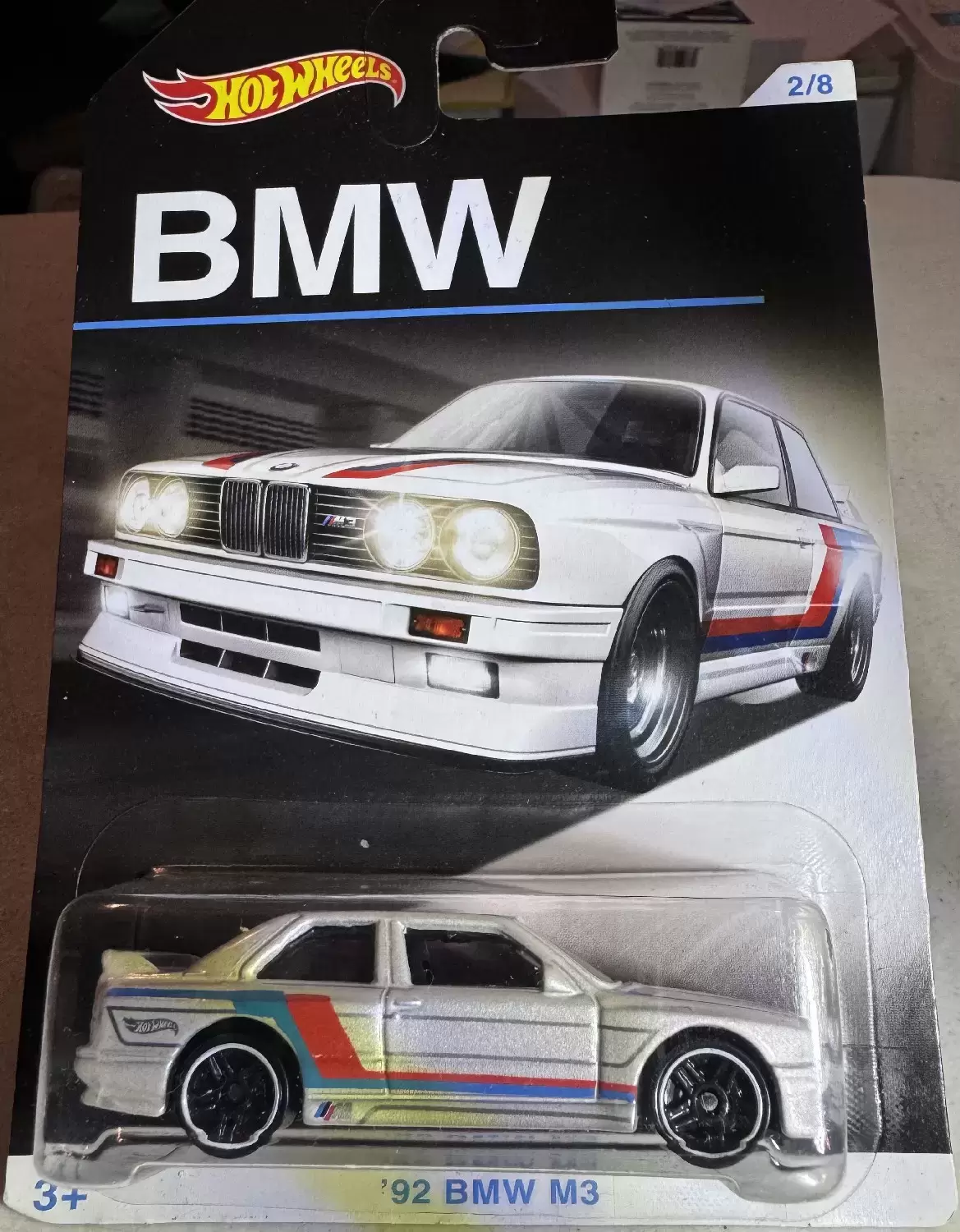 Hot Wheels Classiques - ‘92 BMW M3 (2/8)